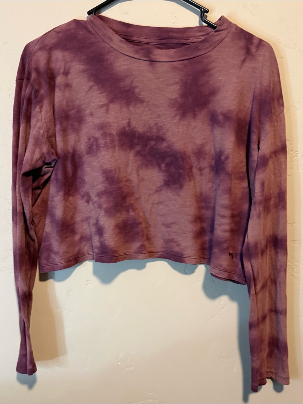 PINK Victoria's Secret Purple Tie-Dye Long Sleeve Crop Top